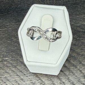 Elegant Silver plated Infinity Ring size 9